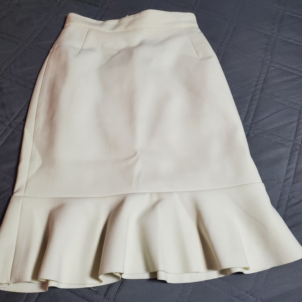 H&M size 2 womens skirt. Cream color - Picture 1 of 2
